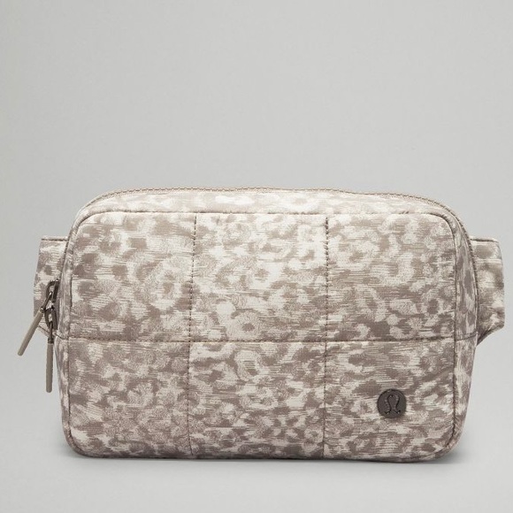 lululemon athletica Accessories - LULULEMON QUILTED GRID 1.5L BELT/CROSSBODY BAG